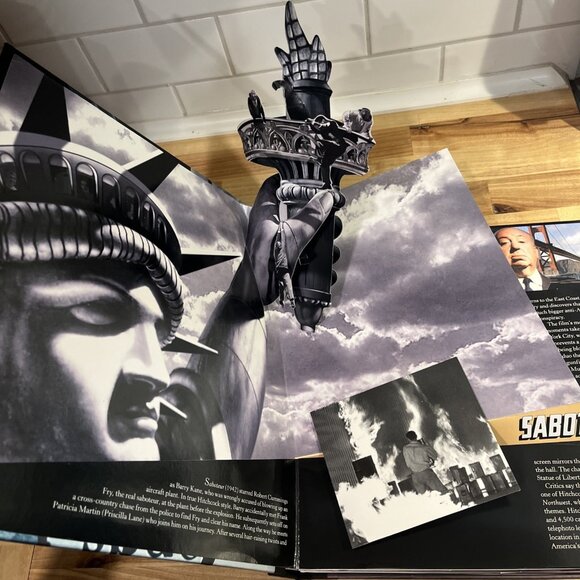 Alfred Hitchcock : The Master of Suspense: A Pop-Up Book by Kees Moerbeek - Picture 4 of 11